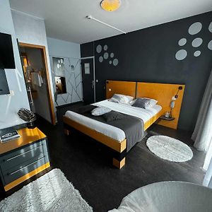 Hotel Val De Poix- Logis Hotel Restaurant